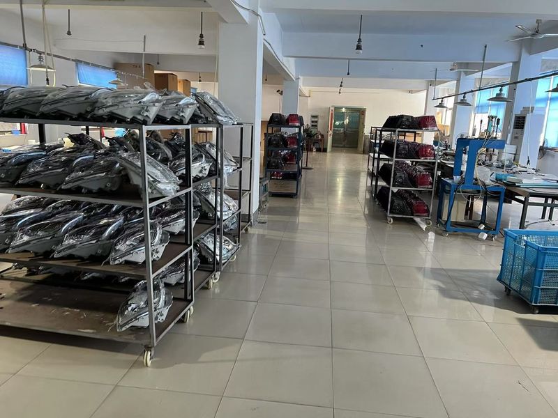 Yimi (Guangzhou) Automotive Parts Co, Ltd linia produkcyjna producenta