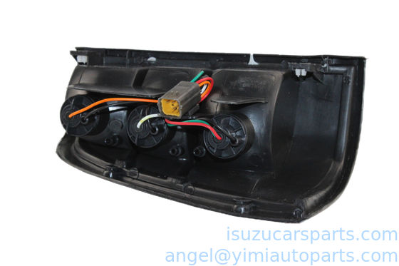 ISUZU TFR98 Światło tylne R 8971144510